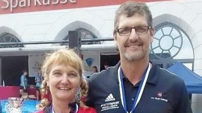 Christine Schrenker und Dieter Sch&ouml;pf vom TV 48 Coburg haben derzeit viel Grund zur Freude. Die beiden Extremsportler, die privat ein Paar sind, &uuml;berzeugen mit starken Leistungen &uuml;ber die Triathlon-Distanzen. Foto: privat