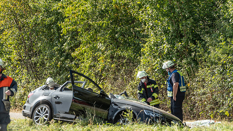 Auf der B14 zwischen Großweismannsdorf und Buchschwabach (Kreis Fürth) kam es am Samstag (19. September 2020)  zu einem Unfall, an dem drei Autos beteiligt waren.