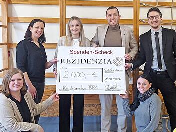 Unser Bild zeigt (von links): Ramona Goldmann (Leitung Kindergarten Rh&ouml;nstrolche), Jenny Brandl (Leitung Kindergarten Forstwichtel), Laura Bernhard (Leitung Kindergarten Kinderbunt), Konstantin Bengart (Mitgr&uuml;nder der Rezidenzia GmbH), Alexandra F...