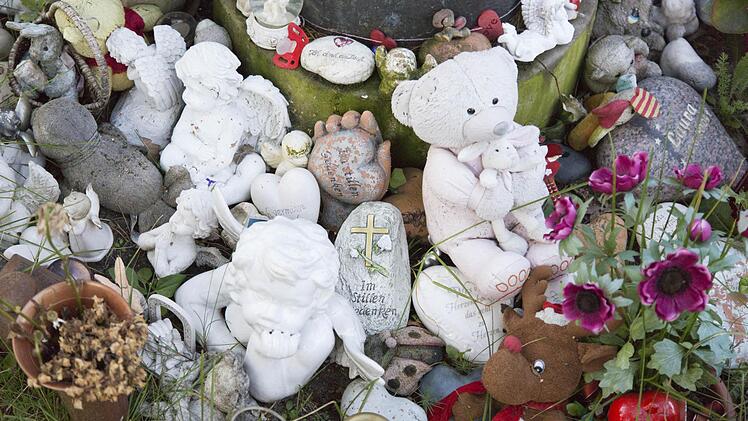 Auch Eltern von Sternenkinder haben nun häufig einen Ort, an dem sie trauern und gedenken können. Foto: imago