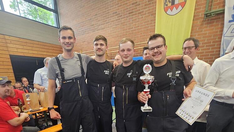 Oberfränkische Feuerwehrmannschaften nahmen an Bezirksleistungsmarsch teil