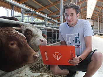 Rindermäster Jochen Finkel befürchtet, dass sich sein Bürokratieaufwand noch erhöht. Foto: Thomas Heuchling