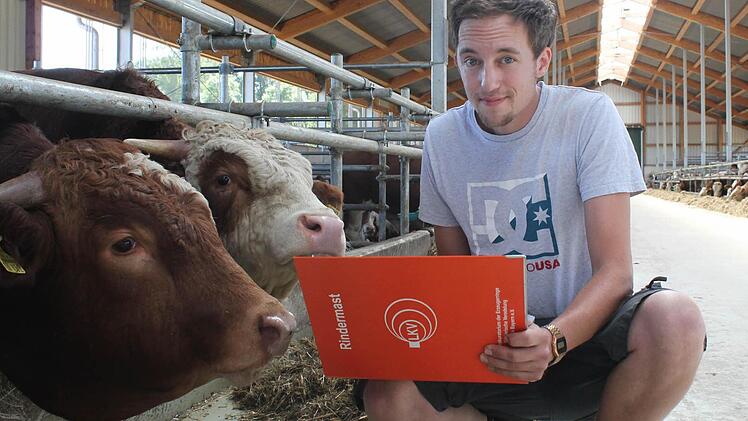 Rindermäster Jochen Finkel befürchtet, dass sich sein Bürokratieaufwand noch erhöht. Foto: Thomas Heuchling