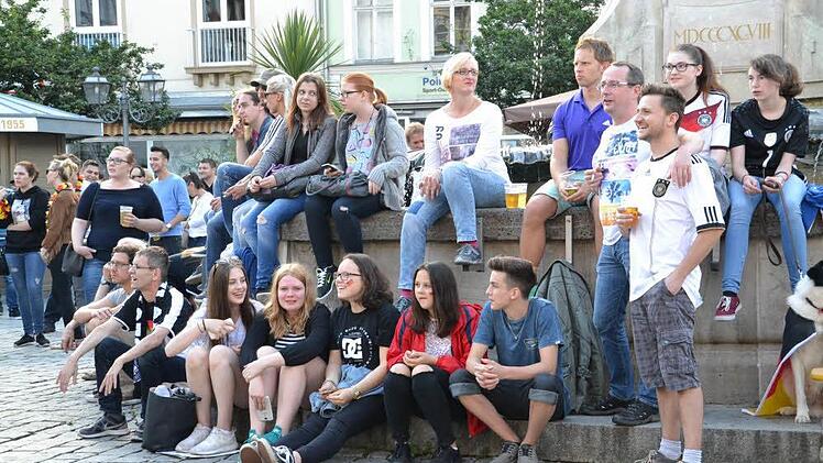 Public Viewing auf dem Kulmbacher Marktplatz Foto: Uschi Prawitz