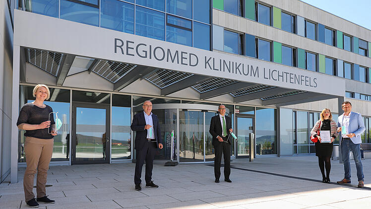 Drahtbiege Solutions Spendenübergabe Maskenbutler