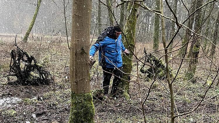 Die Helfer durchk&auml;mmten auf der Suche nach Merle unwegsames Gel&auml;nde.