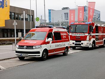Feuerwehreinsatz am Flughafen Nürnberg: Flugzeug muss nach Start wieder umkehren