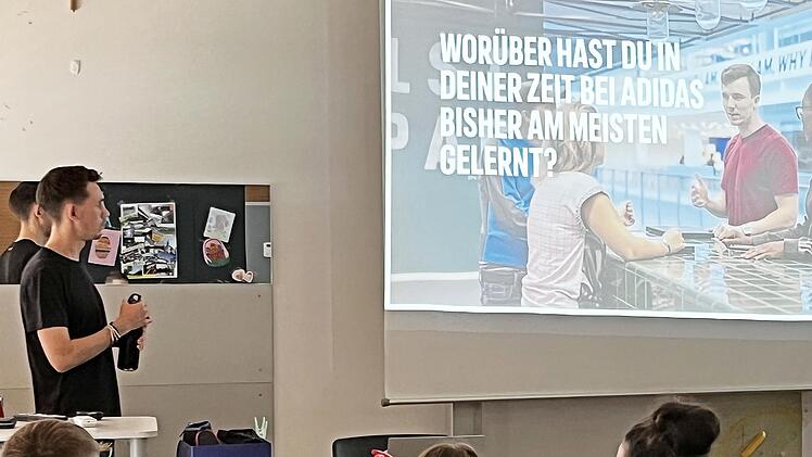 In Vorträgen stellten sich die Firmen vor.