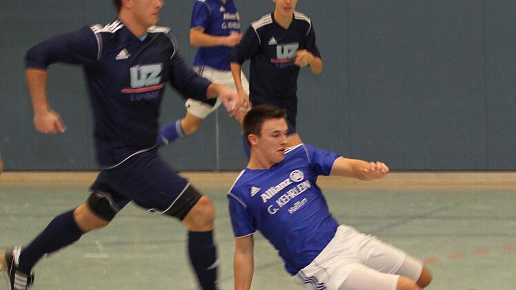 Danny Schlereth (rechts) und der FC Augsfeld haben sich für ihr Vorrundenturnier bei der Hallenfußball-Kreismeisterschaft einiges vorgenommen.