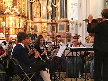 Kreisjugendblasorchester unter der Leitung von Mareike Wütscher. Foto: Gerd Schaar