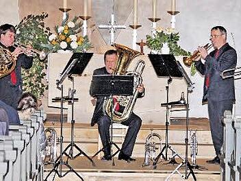 In der evangelischen Auferstehungskirche: Die Formation "Classic Brass" präsentiert ihr neues Weihnachtsprogramm "Vom Himmel hoch".   Foto: Dieter Britz