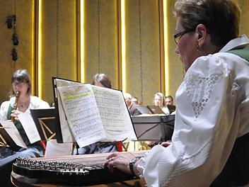 Musik die an kalten Winterabenden in der warmen Stube erklang, interpretierte die "Egerländer Stubenmusik" aus Eichenzell bei Fulda.  Foto: Peter Klopf