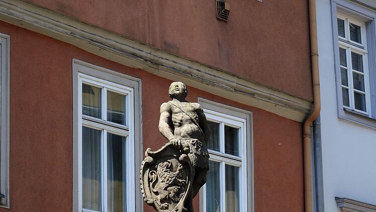Figur des Heiligen Mauritius auf dem Rückert-Brunnen. Foto: Jochen Berger