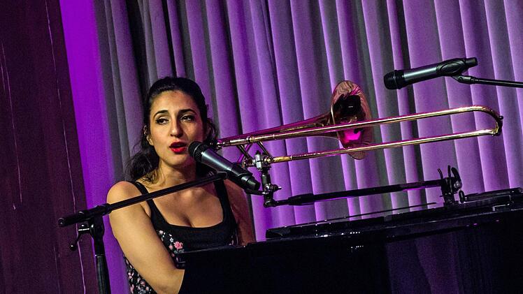 Bei ihrem Coburg-Debüt beeindruckte Noam Vazana das Publikum mit ihrer Vielseitigkeit und Ausdruckskraft. Foto: Jochen Berger