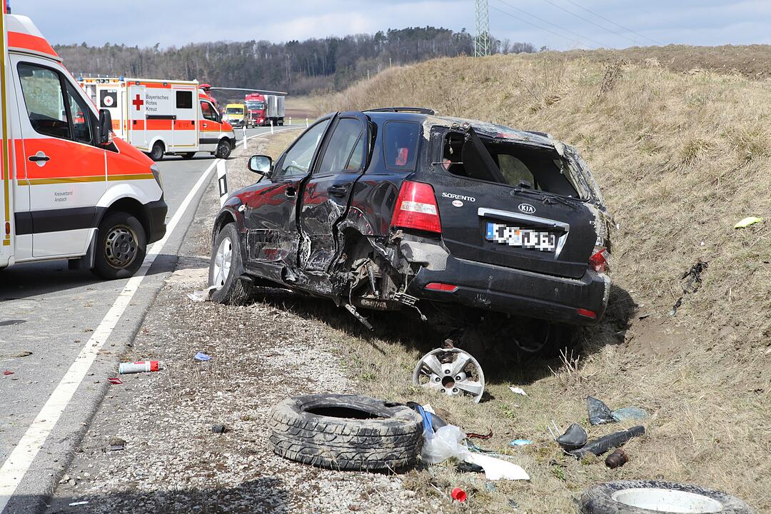 Fünf Verletzte, Kind in Lebensgefahr - Unfall im Kreis Ansbach