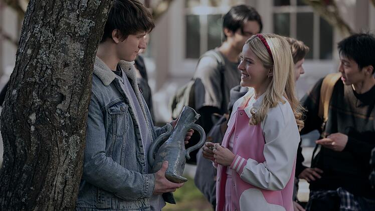 Seattle ist doch nicht so schlecht: Bei Miles (Jacob Moskovitz) wird Elle (Lexi Minetree) schnell schwach.