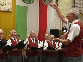 Kurt Distler leitet den Männergesangverein Ebenhausen. Am 13. Mai feiert er seinen 75. Geburtstag. Foto: Stefan Geiger
