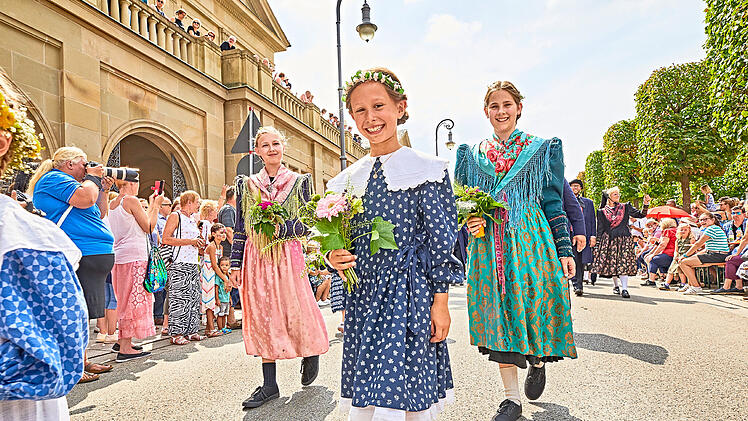 Bad Kissingen: Schildtr&auml;ger und Pferde f&uuml;r historischen Festumzug am "Rakoczy-Fest" gesucht