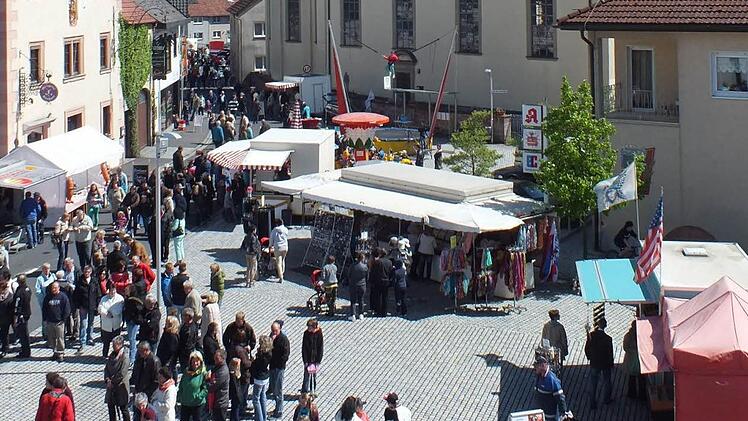 Der Frühjahrsmarkt fand jetzt in Burkardroth statt. Fotos: Björn Hein