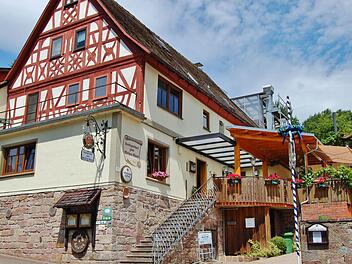 Der Landgasthof "Zum Weißen Rössl" in Stralsbach feiert nächstes Wochenende 400. Geburtstag. Fotos: Sigistmund von Dobschütz