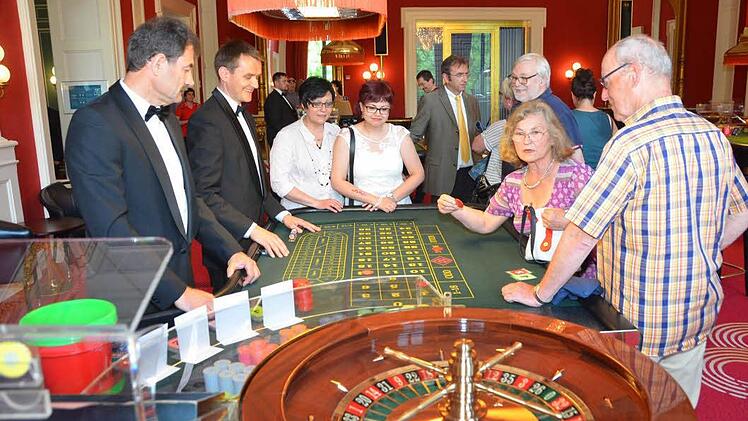 Besucher konnten auch die Roulettetische in Augenschein nehmen.  Foto: Peter Rauch