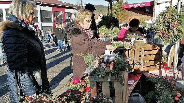 Viel Weihnachtliches zu bestaunen und zu kaufen gab es auch heuer wieder beim Nüdlinger Weihnachtsmarkt der Lebenshilfe