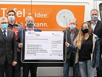 Freude und Dankbarkeit über die erfolgreiche Spendenaktion überwiegen: Unser Bild zeigt (von links) Michael Kaiser, Roland Friedrich, Alexander Kretz, Thomas Bold, Hans-Jürgen Schelle, Charlotte Wittnebel-Schmitz, Patrick Bindrum und Wolfgang Speyer. Foto: Antje Rink