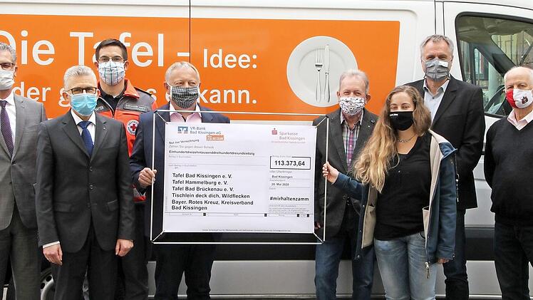 Freude und Dankbarkeit über die erfolgreiche Spendenaktion überwiegen: Unser Bild zeigt (von links) Michael Kaiser, Roland Friedrich, Alexander Kretz, Thomas Bold, Hans-Jürgen Schelle, Charlotte Wittnebel-Schmitz, Patrick Bindrum und Wolfgang Speyer. Foto: Antje Rink