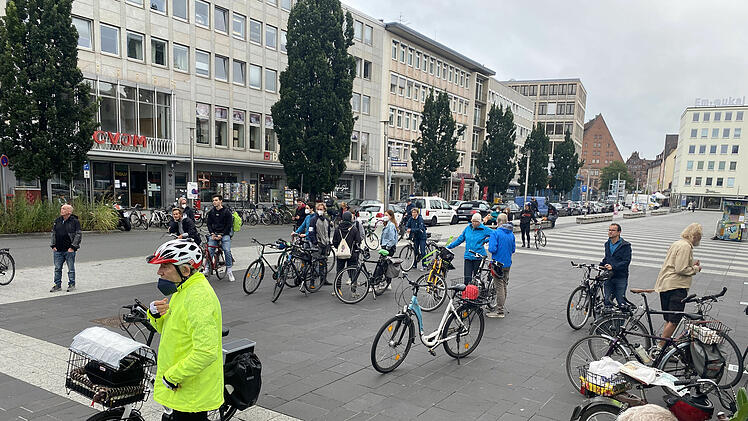 "Ohne Kerosin nach Berlin": Klima-Aktivisten von "Students for Future" radeln von N&uuml;rnberg &uuml;ber Erlangen und Bamberg in die Bundeshauptstadt
