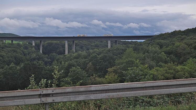 Die Brücke über das Thulbatal ist erneuerungsbedürftig. Foto: Gerd Schaar