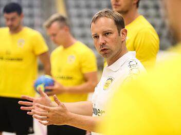 Jan Gorr war mit den intensiven Testspielen beim Turnier in Kleinostheim zufrieden. Der Trainer des HSC Coburg habe einige Schwachstellen erkannt und will in den nächsten Wochen die Abläufe optimieren. Foto: Archiv