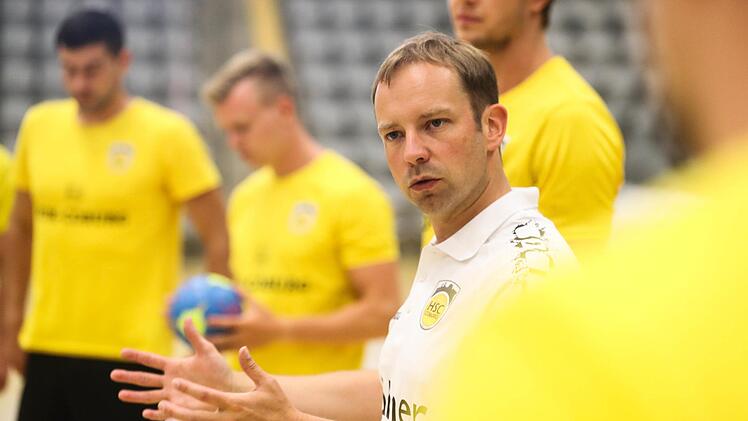 Jan Gorr war mit den intensiven Testspielen beim Turnier in Kleinostheim zufrieden. Der Trainer des HSC Coburg habe einige Schwachstellen erkannt und will in den nächsten Wochen die Abläufe optimieren. Foto: Archiv