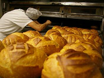 Neustadt: B&auml;ckerei "Oberender" stellt sich gegen Schlie&szlig;ungsger&uuml;chte - "immer wieder haben Kunden gefragt"