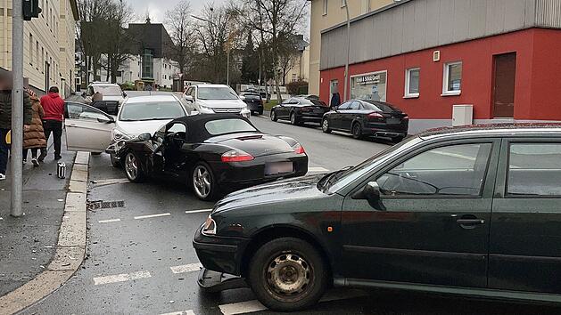 Unfall mit Sportwagen in Hof