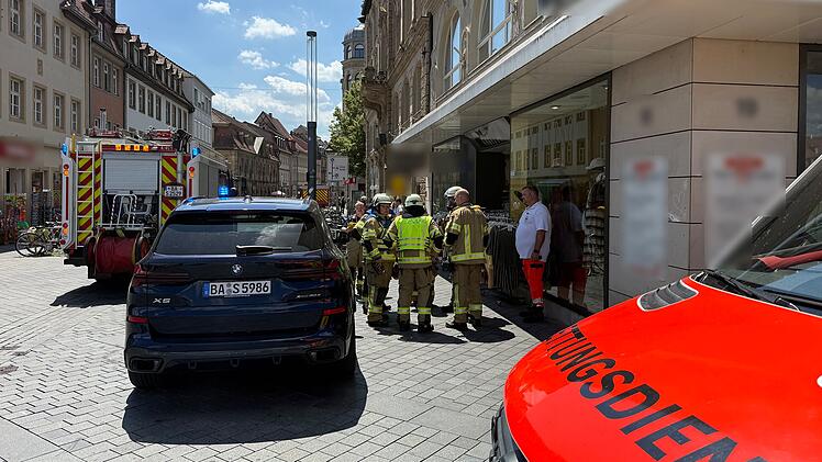 Kohlenmonoxid-Austritt in Wohn- und Gesch&auml;ftshaus: Stra&szlig;e muss gesperrt werden