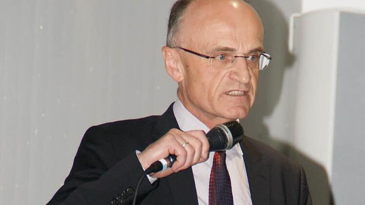 Als klares Bekenntnis zum Schulstandort Eltmann bezeichnete Landrat Wilhelm Schneider die Generalsanierung der Wallburg-Realschule für insgesamt 6,67 Millionen Euro.