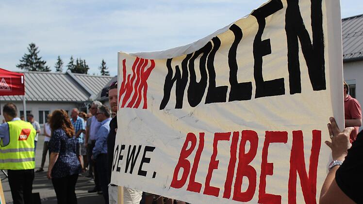 Kronacher Loewe-Mitarbeiter gingen am Dienstag (25.6.2019) auf die Straße und demonstrierten. Foto: Anna-Lena Deuerling