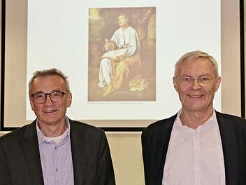 Mediziner Dr. Reinhard Schaupp (links) und der Jurist Dr. Herbert Trimbach referierten bei einem gemeinsamen Vortrag, den Europa-Union und Volkshochschule Hammelburg organisiert hatten, &uuml;ber die Geschichte von Pandemien und die verfassungsrechtlichen  Grundlagen der Regierungsbeschl&uuml;sse in der Corona-Pandemie. Foto: Josef Schellenberger