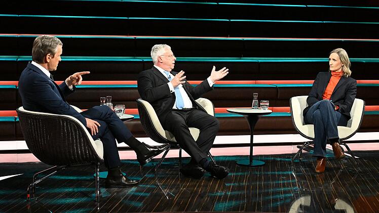 CDU-Politiker J&uuml;rgen Hardt (Mitte) machte sich am Dienstag f&uuml;r Israel stark, w&auml;hrend Nahost-Expertin Kristin Helberg deutsche Waffenlieferungen verurteilte.