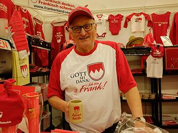 Detlev Tartsch vom Frankenland-Versand freut sich dass Franken so angesagt ist. Foto: Nikolas Pelke