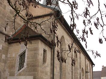 Auf der Nordseite der Stadtpfarrkirche beginnt im Frühjahr die Restaurierung. Heike Beudert