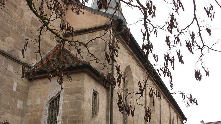 Auf der Nordseite der Stadtpfarrkirche beginnt im Frühjahr die Restaurierung. Heike Beudert