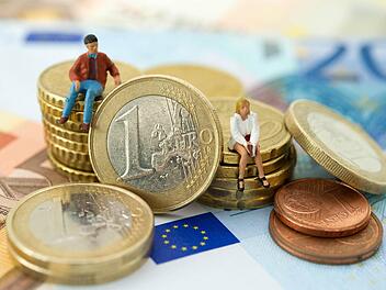 Alles dreht sich um die Finanzen: Die Marktleugaster müssen sich genau überlegen, wie viel Geld sie wofür ausgeben. Symbolfoto: Archiv/Andrea Warnecke/dpa