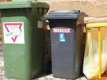 Grüne Tonne, graue Tonne und gelber Sack: Was nicht recycelt werden kann, muss in die Verbrennung. Die Frage, ob es im Landkreis Lichtenfels irgendwann eine Biotonne geben wird, ist noch offen. Foto: R. Popp