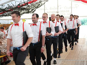 Der "Knabenchor der Landjugend vor der Wende"" erhielt für seine Liedvorträge viel Applaus. Foto: Michael Stelzner