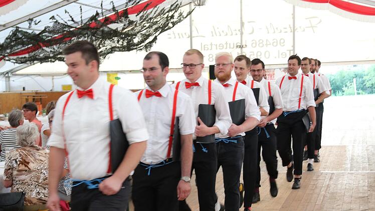 Der "Knabenchor der Landjugend vor der Wende"" erhielt für seine Liedvorträge viel Applaus. Foto: Michael Stelzner