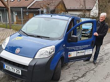 Noch erledigt der Tierschutzverein Kulmbach seine Fahrten mit dem Fiat der Tierherberge Pfaffenhofen. Das Auto dient als Ersatz für den ausgebrannten Renault. Die gute Nachricht: Das neue Fahrzeug ist bestellt und wird bald ausgeliefert. Nicht zuletzt dank zahlreicher Spenden über den Verein "Franken helfen Franken" kann es sogar ein Neuwagen werden. Darüber freut sich auch Vereinsschatzmeister Hans Beyer.Tierschutzverein