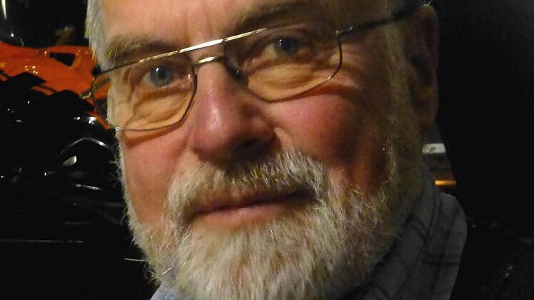 Klaus Nill (Kammerorchester: Bratsche): Was sehr interessant war, war die Erfahrung, die man hier gemacht hat, mit solchen Sendungen, was sich da alles hinter den Kulissen abspielt. Nach vorne schaut das alles so reibungslos aus und hinter den Kulissen muss schwer gearbeitet werden.