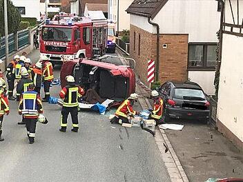 Ein 76-Jähriger hat die Kontrolle über sein Auto verloren.  Foto: FFW