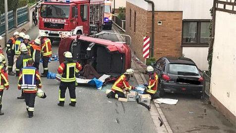 Ein 76-Jähriger hat die Kontrolle über sein Auto verloren.  Foto: FFW